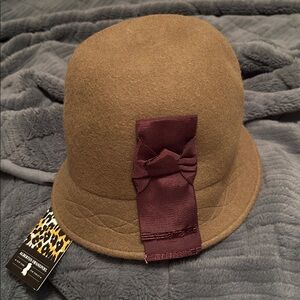 Stylish Tan Albertus Swanepoel for Target Cloche Hat with Chocolate Ribbon NWT